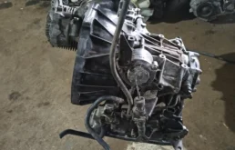 Двигатель без навесного для Nissan X-Trail 2000 года на фотографиях