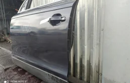 Дверь передняя левая для Audi Q7 2013 года на фотографиях