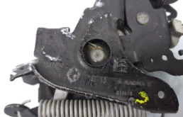 Замок капота для BMW X6 2022 года на фотографиях