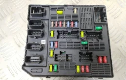 Блок предохранителей (284b66760r) для Renault Megane Хэтчбек 5 KZ 2008-2012