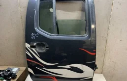 Дверь задняя правая Nissan Navara D40