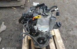 Двигатель без навесного для Volkswagen Polo 2010 года на фотографиях