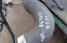 Шланг охлаждения интеркулера AUDI A3, SKODA OCTAVIA 1Z, VOLKSWAGEN GOLF 5/5+/6, JETTA 5, PASSAT B6, CADDY, TOURAN 1,8 CDAA 2004- низ левый 1 б/у A3(2004-2013);OCTAVIA 1Z(2004-2012);GOLF 5(2004-2009);PASSAT B6(2005-2010);PASSAT B7(2011-2015)