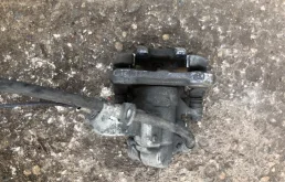 Суппорт задний правый для Honda Civic 2006 года на фотографиях