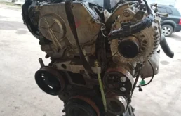 Двигатель без навесного для Nissan X-Trail 2002 года на фотографиях