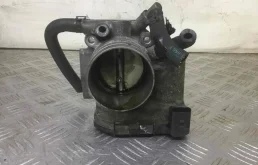 Блок дроссельной заслонки для Audi A4 2004 года на фотографиях