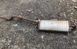 Резонатор глушителя для Toyota RAV4 2008 года на фотографиях