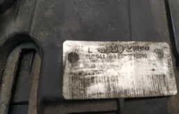 Фара ксенон левая для Audi Q7 2011 года на фотографиях