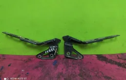 Петля капота правая для Audi Q7 2010 года на фотографиях