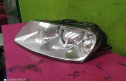 Фара ксенон левая для Volkswagen Touareg 2003 года на фотографиях