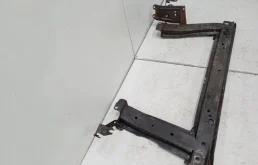 Подрамник двигателя для Renault Megane 2010 года на фотографиях