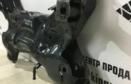 Подрамник двигателя для Hyundai Solaris 2014 года на фотографиях