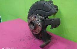 Кулак поворотный правый для Volkswagen Jetta на фотографиях