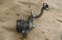 Насос охлаждающей жидкости ДВС(Помпа) для BMW X3 на фотографиях