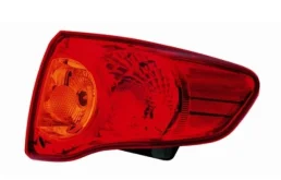 Фонарь правый для Toyota Corolla 2012 года на фотографиях
