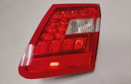 Фонарь внутренний правый для Mercedes-Benz E class 2009 года на фотографиях