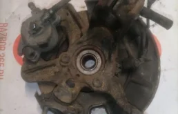 Кулак поворотный правый для Volkswagen Jetta на фотографиях