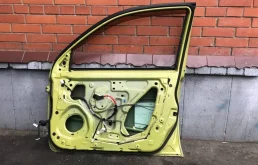 Двери для Nissan March на фотографиях