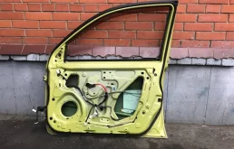 Двери для Nissan March на фотографиях