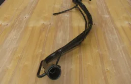 Горловина топливного бака для Toyota RAV4 на фотографиях