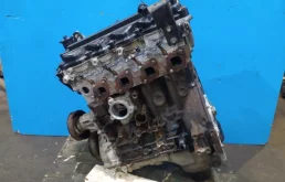 Двигатель без навесного для Nissan Pathfinder 2000 года на фотографиях