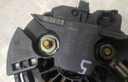 Генератор для Renault Logan 2004 года на фотографиях