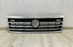 Решетка радиатора без значка VW Touareg 3 2019- CR7