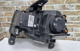 Фара правая для Jeep Grand Cherokee на фотографиях