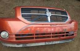 Бампер для Dodge Caliber 2006 года на фотографиях