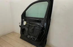 Дверь передняя правая для Audi Q3 2012 года на фотографиях