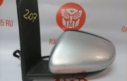 Стекла и зеркала для Volkswagen Touran 2008 года на фотографиях