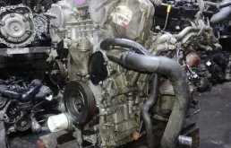 Двигатель без навесного для Nissan Pathfinder 2003 года на фотографиях