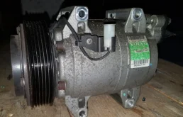 Компрессор кондиционера для Volvo XC90 2005 года на фотографиях