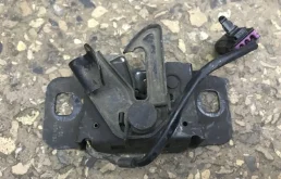 Замок капота для Cadillac SRX на фотографиях