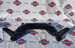 Подрамник двигателя для Nissan Almera Classic 2009 года на фотографиях