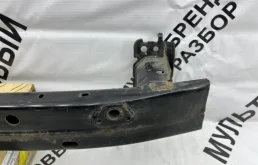 Усилитель бампера передний верхний для Toyota Corolla 2013 года на фотографиях