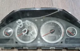 Приборная панель для Volvo XC90 2004 года на фотографиях