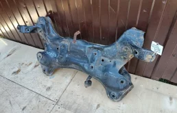 Подрамник двигателя для Hyundai Solaris 2011 года на фотографиях