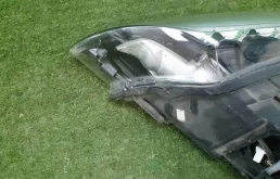 Фара правая для Audi Q7 2013 года на фотографиях