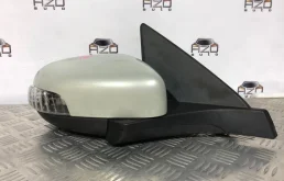 Стекла и зеркала для Volvo C30 2010 года на фотографиях