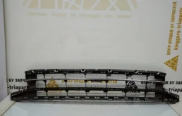 Решетка переднего бампера центральная для Volkswagen Passat (B8) 2014-2019