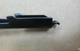 Поводок лобового стеклоочистителя правый для Audi Q7 2007 года на фотографиях