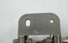 Замок капота для Skoda Rapid 2024 года на фотографиях