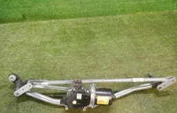 Трапеция стеклоочистителей для Renault Logan 2015 года на фотографиях