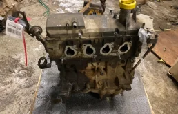 Двигатель без навесного для Renault Logan 2008 года на фотографиях