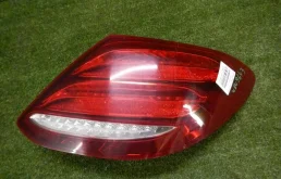 Фонарь внутренний правый для Mercedes-Benz E class на фотографиях
