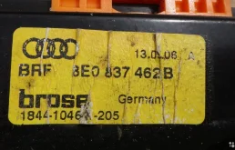 Стеклоподъемник передний правый для Audi A4 2004 года на фотографиях