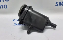 Бачок ГУР для Audi A8 2010 года на фотографиях