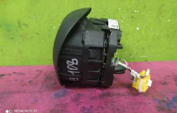 Подушка безопасности водителя для Skoda Rapid 2017 года на фотографиях