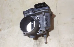 Дроссельная заслонка для Toyota RAV4 2015 года на фотографиях